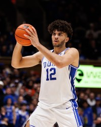 KAIYUN-老K教练：卡梅隆·布泽尔在同龄人中遥遥领先 很聪明能抢板会传球